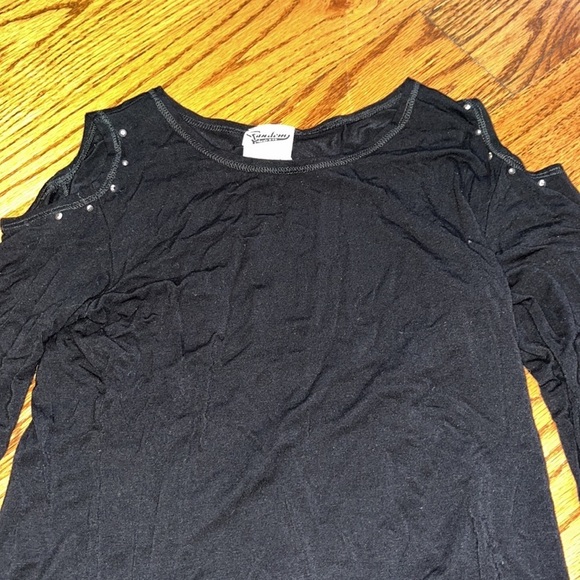 Random Hearts Girl’s Black Cold Shoulder Silver Stud Tee Size M - Picture 2 of 6